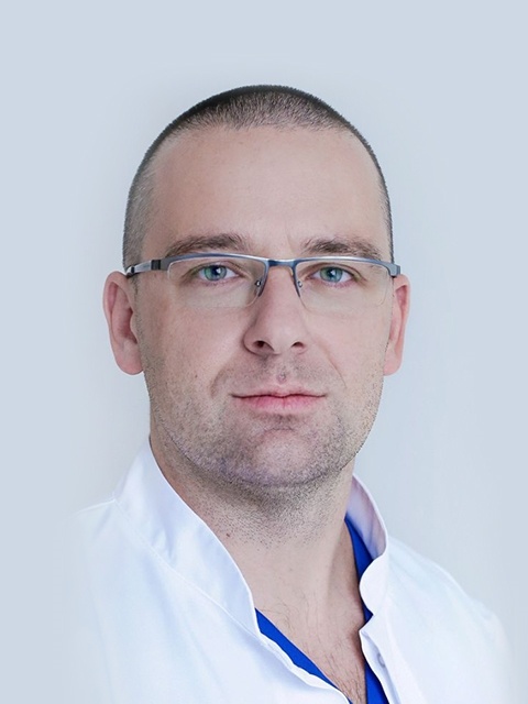 dr n. med. Bartosz Dołęga-Kozierowski